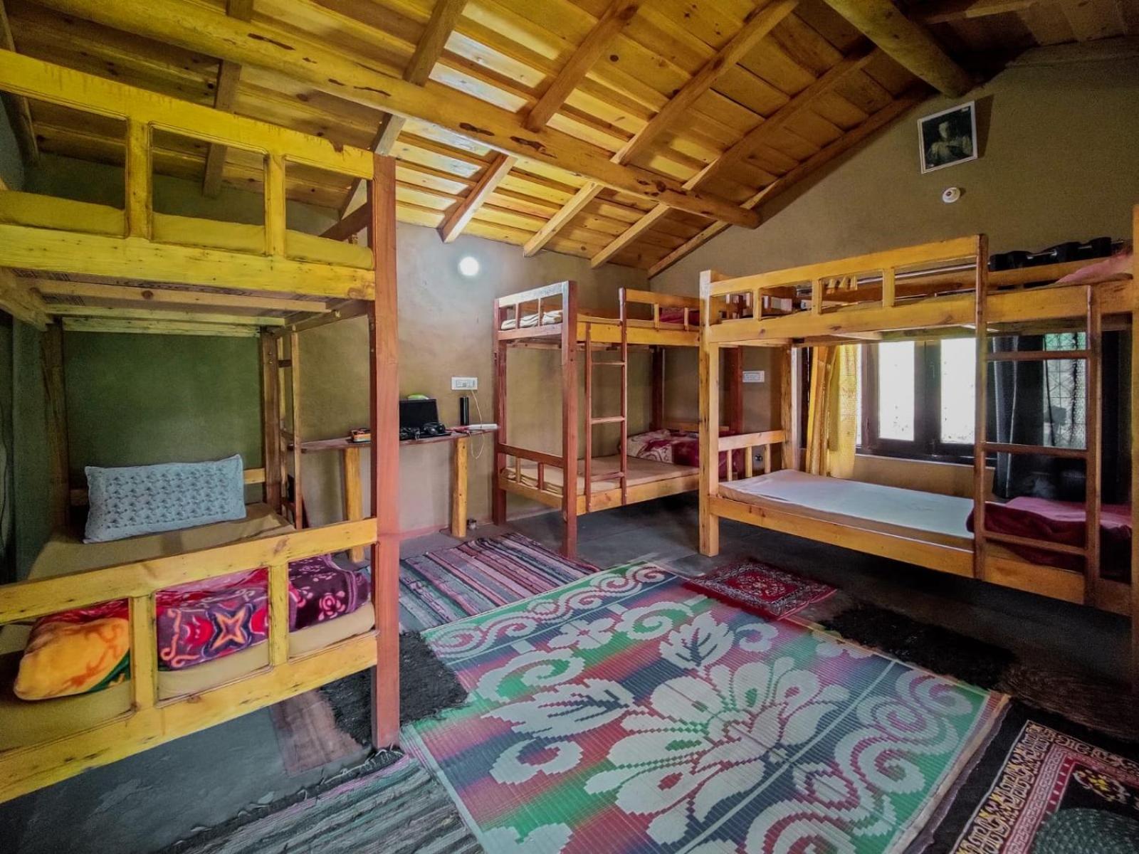 Zenoaks Homestay Almora Bilik gambar