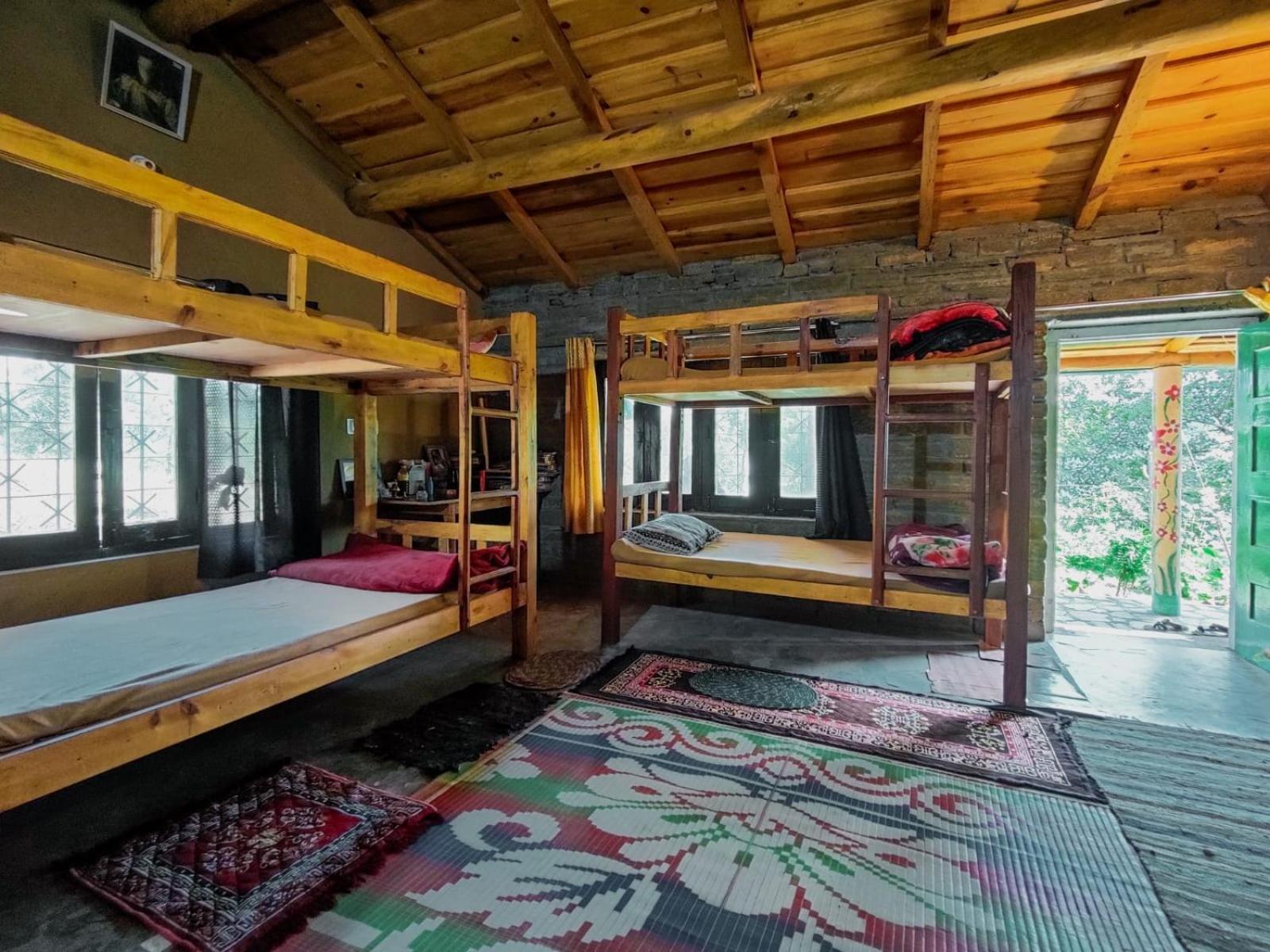 Zenoaks Homestay Almora Bilik gambar